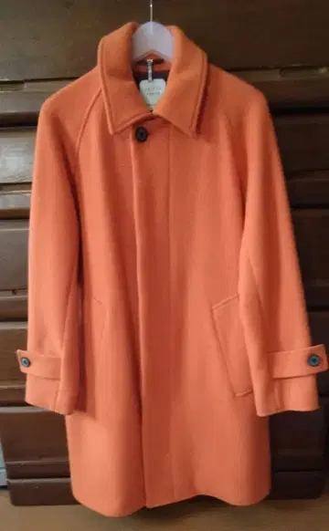 컨디션 최상 UNITED TOKYO 오렌지 스텐카라 코트