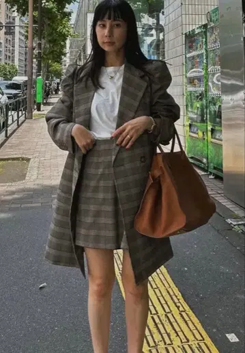 그레이 계열 체크 테일러드 자켓 셋업