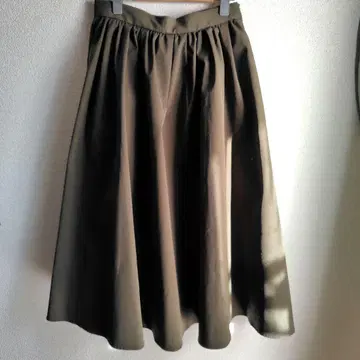 새상품급 투모로우랜드 플레어 스커트 36 카키