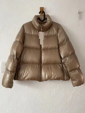 UNIQLO 울트라 라이트 다운 샤이니 볼륨 자켓