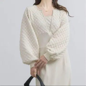 NEUNA 퀼팅 절개 롱 원피스