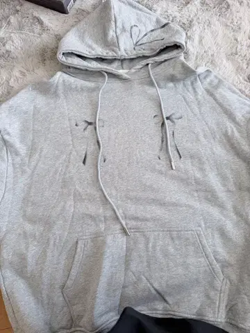 리본 디자인 그레이 후드티