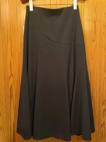 절개 디자인 무릎 아래 기장 스커트 블랙