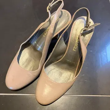 BRUNOMAGLI 베이지 하이힐 34