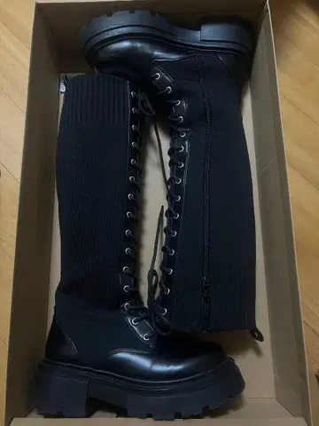 블랙 레이스업 롱 부츠