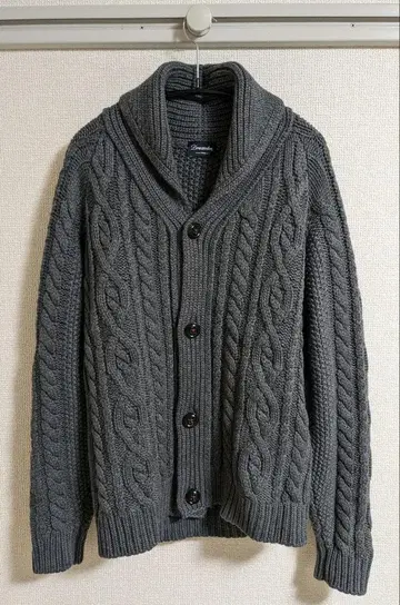 돌모어 케이블 니트 숄카라 가디건