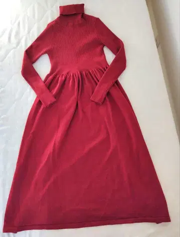 Birthday Bash 터틀넥 리브 니트 원피스 하이넥