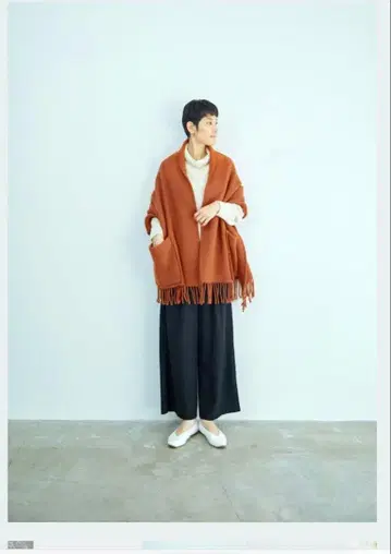 LAPUAN KANKURIT 라푸안칸쿠리 포켓 숄 오렌지