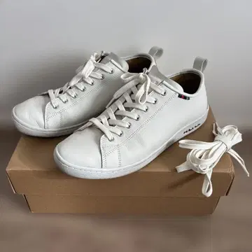 [ 연내 구매 시 10% OFF ] 화이트 가죽 폴스미스 스니커즈