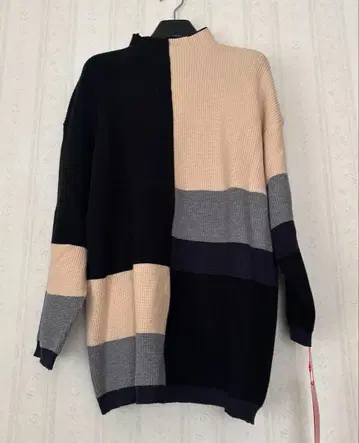 코이비토미사키 배색 디자인 보틀넥 니트 TU