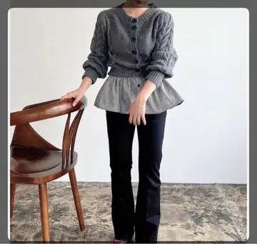 쥬멜로 jumelle 케이블 짜임 페플럼 니트 가디건