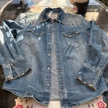 스터드 부착 데님 셔츠