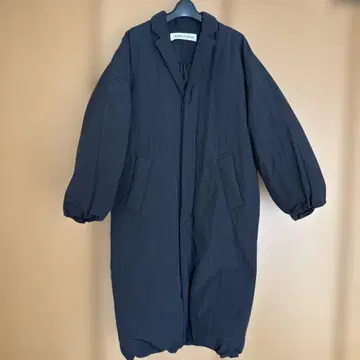 AUDITION 벌룬 슬리브 롱 코트 블랙