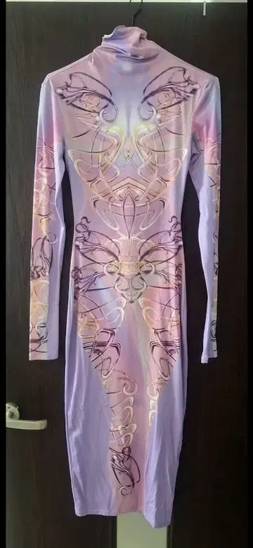 긴팔 타이트 핏 롱 원피스