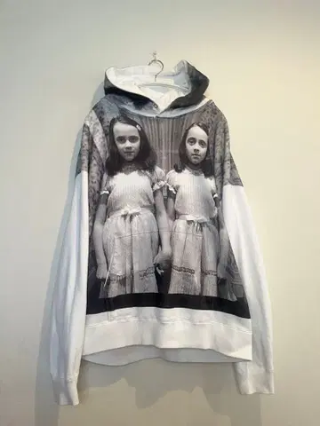 AHCAHCUM 아차츄무 샤이닝 후디