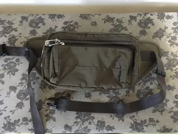 ACE 올리브 그린 바디백