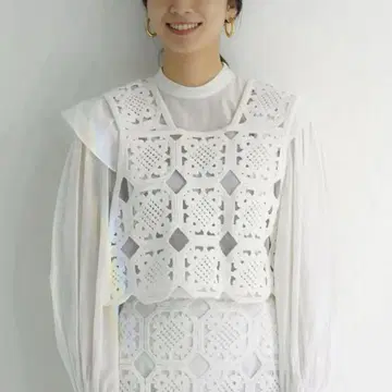 새상품 투모로우랜드 스퀘어 모티브 자수 뷔스티에 Ballsey