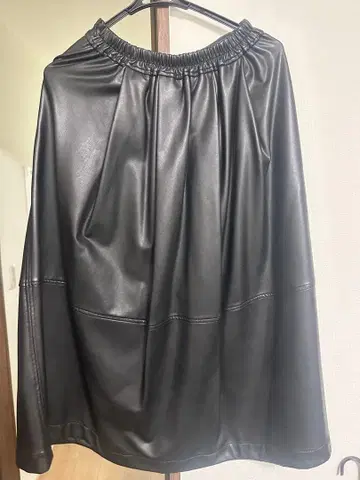 WHYTO. 블랙 롱 스커트