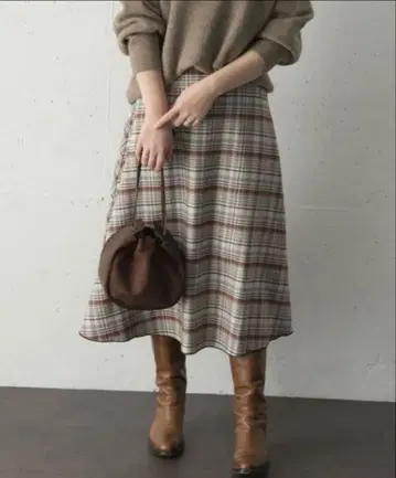 어반 리서치 로쏘 체크 미디 플레어 스커트 택 포함 새상품