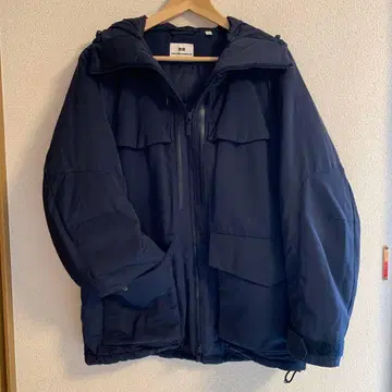 UNIQLO 화이트 마운티니어링 콜라보 다운 자켓