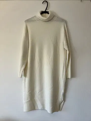 어반 리서치 니트 원피스 화이트