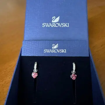 스와로브스키 핑크 하트 귀걸이