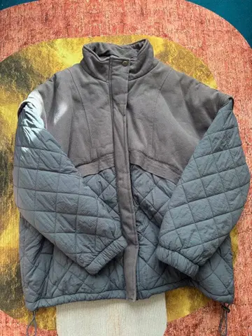 이종 소재 도킹 퀼팅 블루종 그레이 오버 사이즈 드로스트 포함