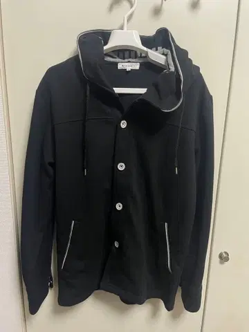 [ TAKEO KIKUCHI ] 블랙 후드 부착 후드티