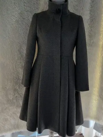 컨디션 최상 루일 에 부티크 드레스 코트 그레이 울 100% 세미롱