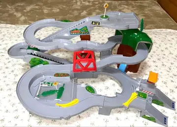 토미카 산길 드라이브 깨끗합니다