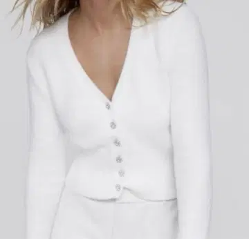 [ 새상품 ] ZARA 화이트 가디건 S 비쥬 버튼 복슬복슬 겨울