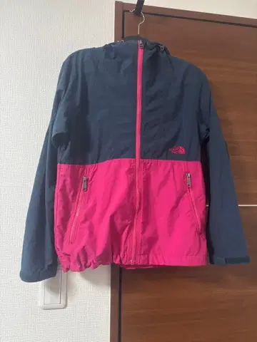 The North Face 마운틴 파카 네이비/핑크