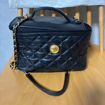 Virtu 블랙 퀼팅 숄더백 최종 가격 인하