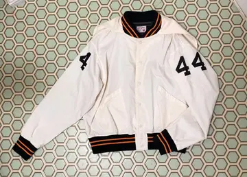 Quigley 바시티 자켓 화이트