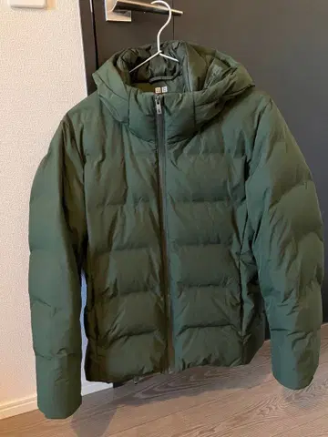 유니클로 심리스 다운 후드티 2021년 모델 올리브