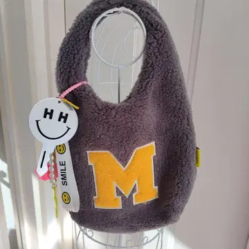 그레이 플리스 M 자수 핸드백