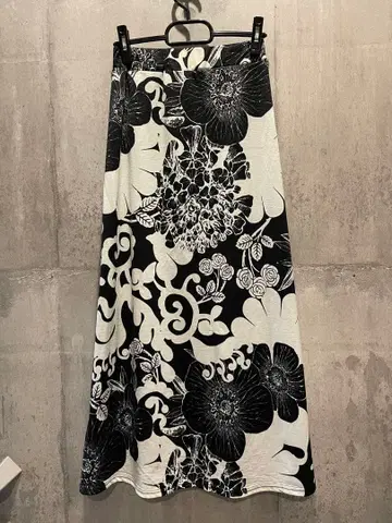 antiqua 꽃무늬 일본풍 패턴 플레어 롱 스커트