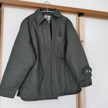 새상품 유니클로 x 안야 힌드마치 퍼프테크 셔츠 자켓 XL 카키