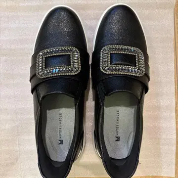 비쥬 장식 블랙 슬립온