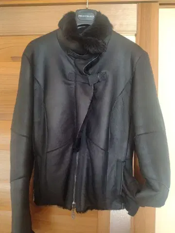 무스탕 퍼(fur) 부착 자켓