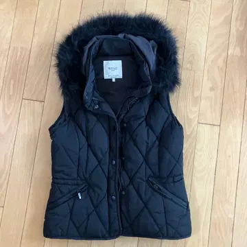 ZARA 블랙 퀼팅 베스트 M 사이즈