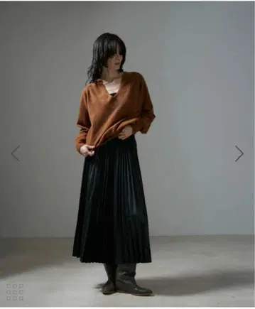 블랙 플리츠 롱 스커트