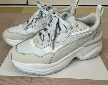 PUMA 통굽 스니커즈 화이트/그레이