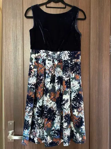 Aimer 벨벳 x 플라워 드레스 네이비