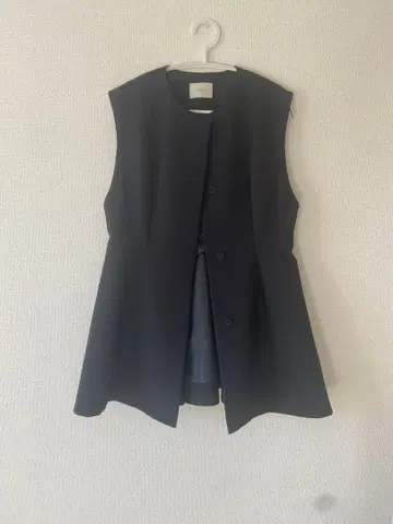 LE PHIL 루필 플레어 베스트