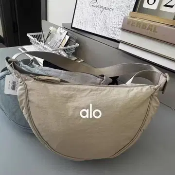 alo 숄더백 베이지 캔버스