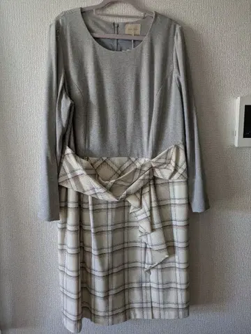 미사용 새상품 로즈 티아라 그레이 체크 무늬 긴팔 무릎 기장 원피스 46