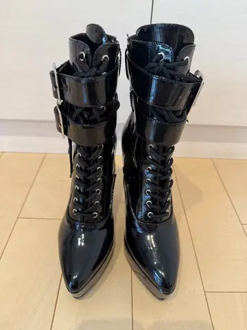 에나멜 부츠 13cm 플리저 Devious