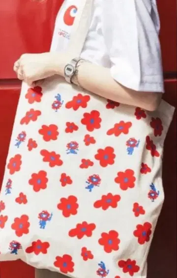 새상품 미개봉품 어반 리서치 x 미야쿠미야쿠 한정판 토트백