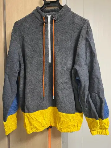 디스커버드 하프 지퍼 티셔츠